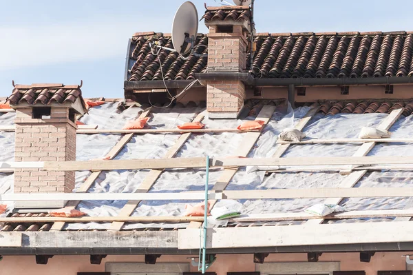 Emergency Roof Repair in Florida